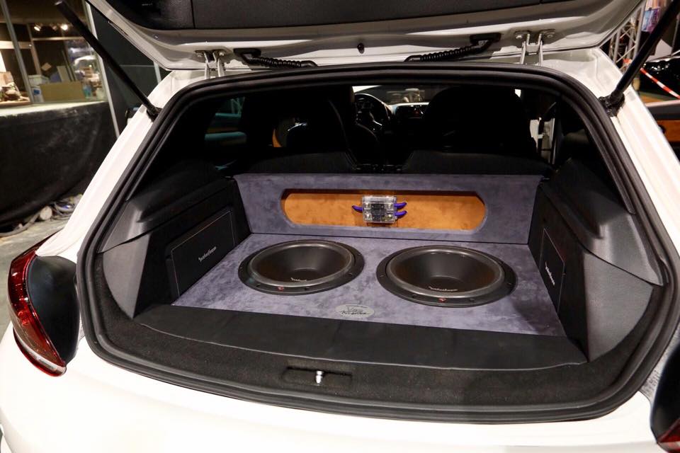 pose subwoofer auto sur mesure